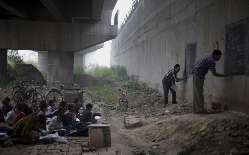 Школа под мостом (Индия)