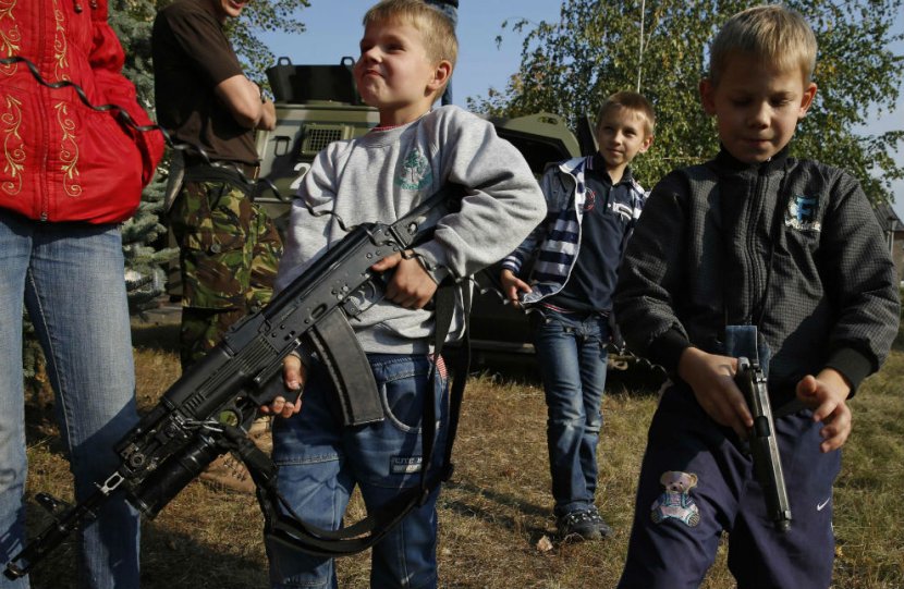 Астахов хочет закрыть украинский лагерь "Азовец", где детей учат войне