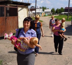 Астахов предложил создать комиссию по контролю за изъятием детей