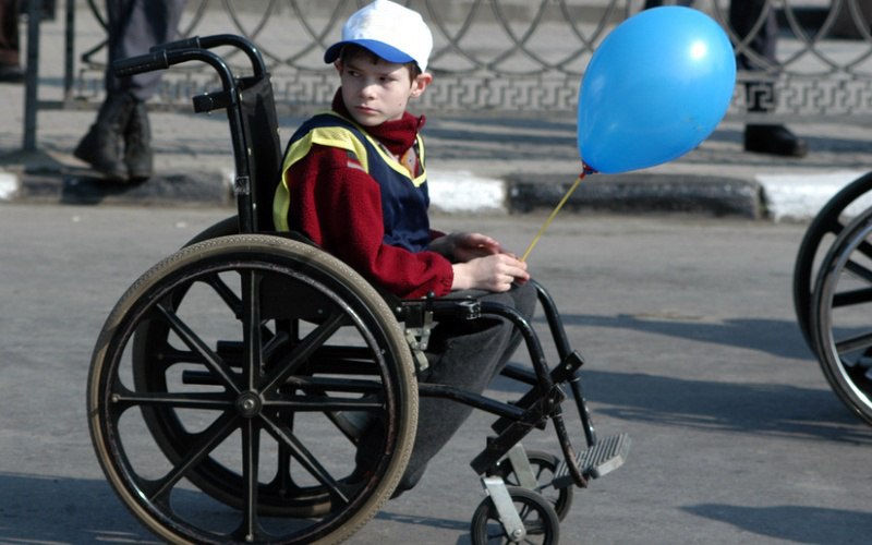 Жильцы красноярской многоэтажки не пускают к себе детей-инвалидов