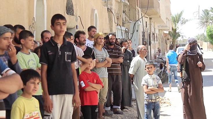 Сирийские дети добили камнями двух геев, казненных исламистами