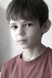 Робби Кей (Robbie Kay) - маленький мальчик в большом кино
