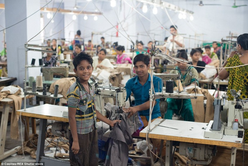Детский ад на фабрике в Бангладеш