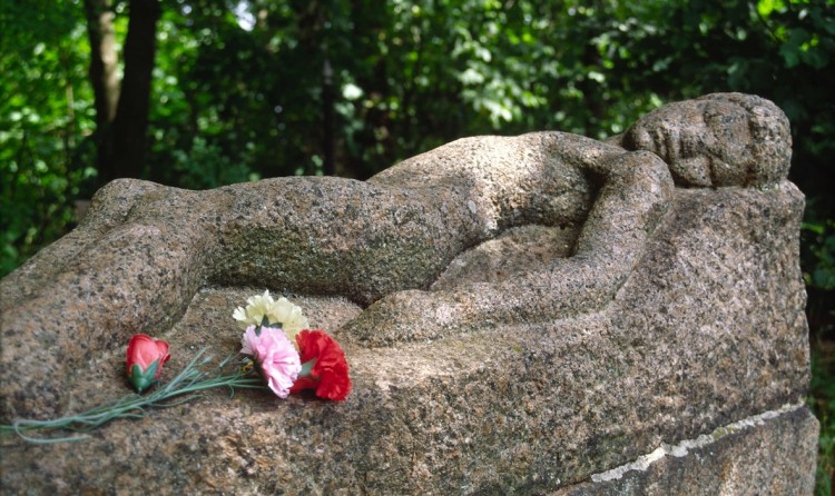 Матвеев спящий мальчик надгробие Борисова-Мусатова