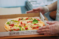 Преимущества быстрой доставки пиццы