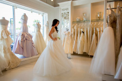 В каком свадебном салоне выбрать платье?