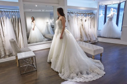 В каком свадебном салоне выбрать платье?