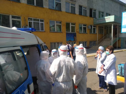 Коронавирусом заболели 10 кыргызстанских медработников