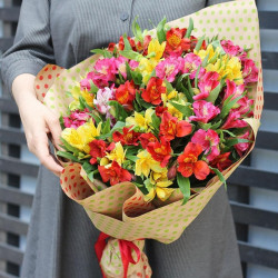 Яркая доставка цветов по Киеву для Вашей возлюбленной