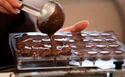 Как готовят шоколадные конфеты?