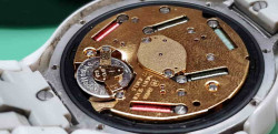 Как устроены кварцевые часы?