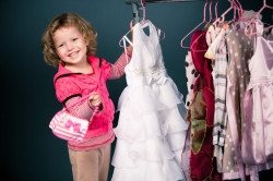Как выбрать удобное детское платье для прогулок?
